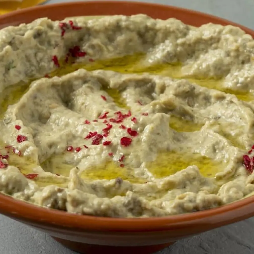 سلطة متبل